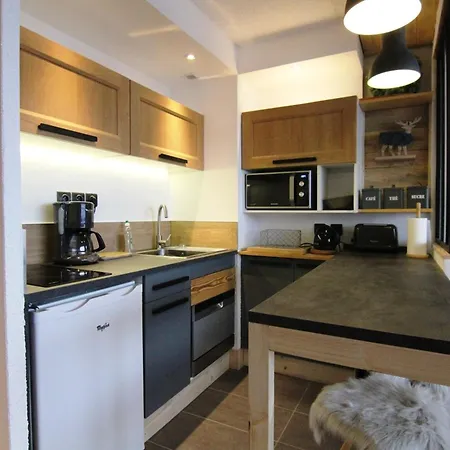 Apartment 4 Pers Avec Balcon, Parking Et Acces Pistes - - Fr-1-405-134